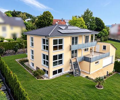 Modern - Hochwertig - Lichtdurchflutet!
Architektenhaus mit Einliegerwohnung und Panoramablick in Hallerndorf