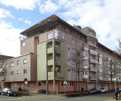 Helle 1Zi.-DG Wohnung in zentraler Lage inkl. Tiefgaragenstellplatz