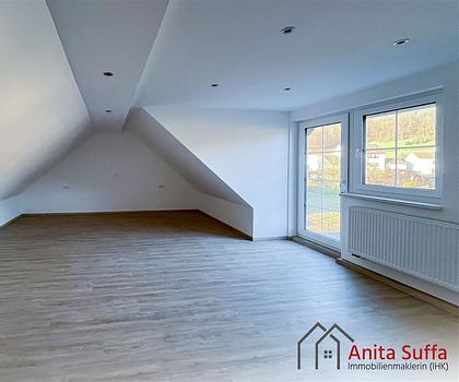 Helle, großzügig geschnittene 3,5-Zimmer-Wohnung mit 125 m² Wohnkomfort